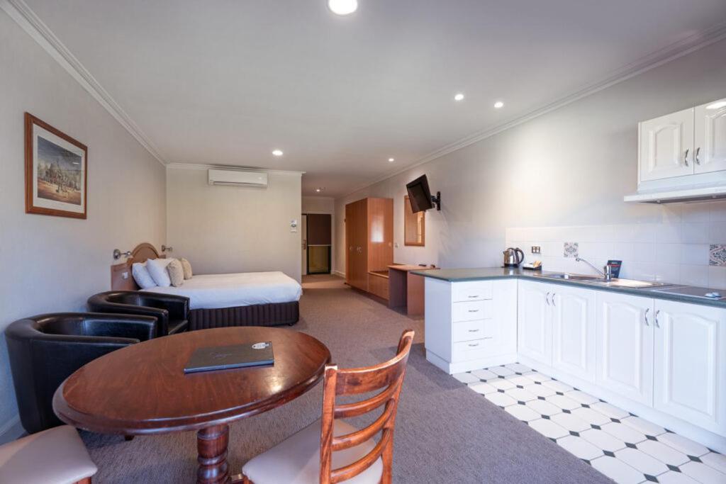Hotel Yarrawonga Mulwala Golf Club Exterior foto Studio apartment