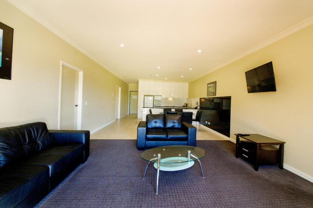 Hotel Yarrawonga Mulwala Golf Club Exterior foto A typical apartment at the hotel