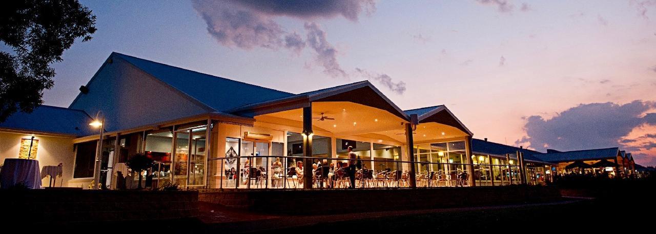 Hotel Yarrawonga Mulwala Golf Club Exterior foto Clubhouse at the Port Lincoln Golf Club